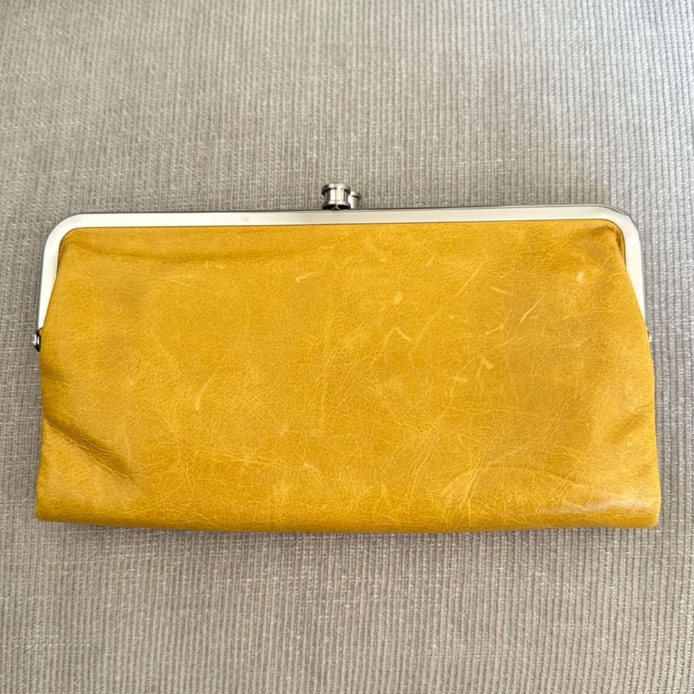 HOBO THE ORIGINAL LAUREN CLUTCH